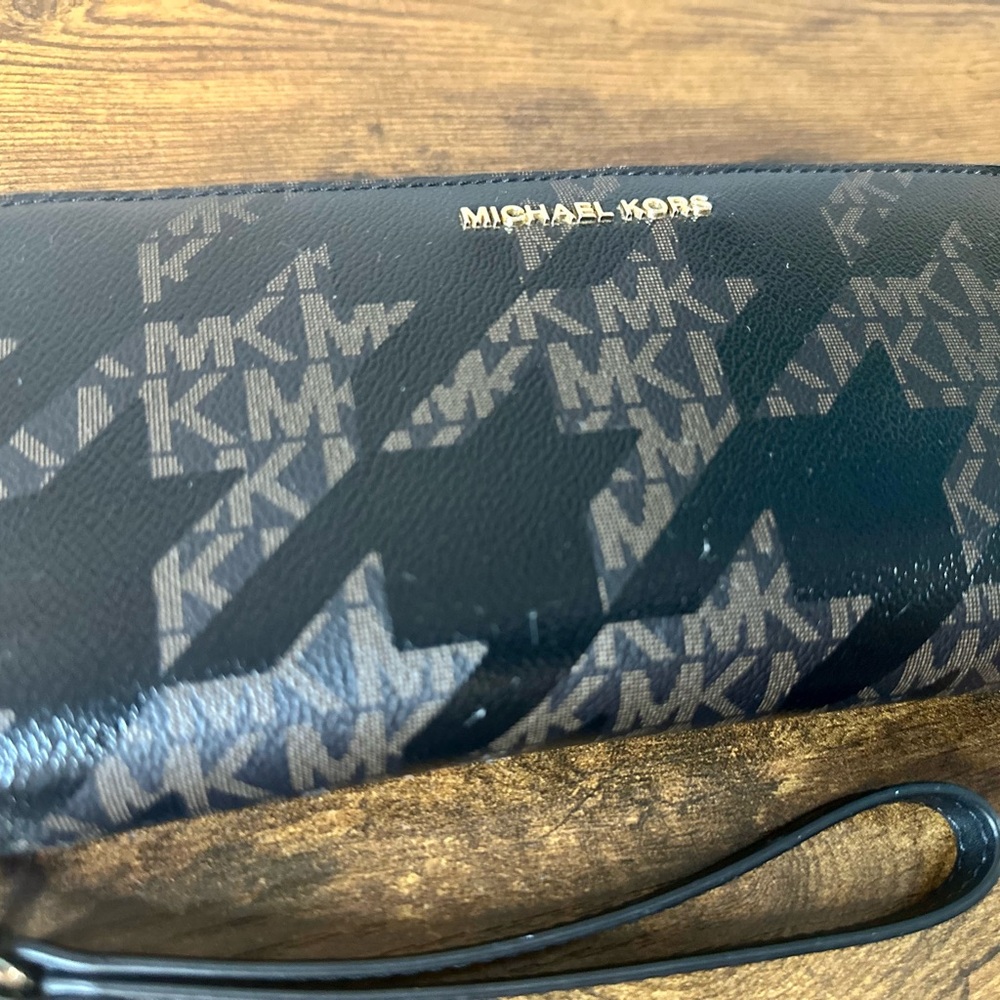 Michael Kors Brown Leather Women's Wristlet Wallet 9 Inches Long - Picture 7 of 7